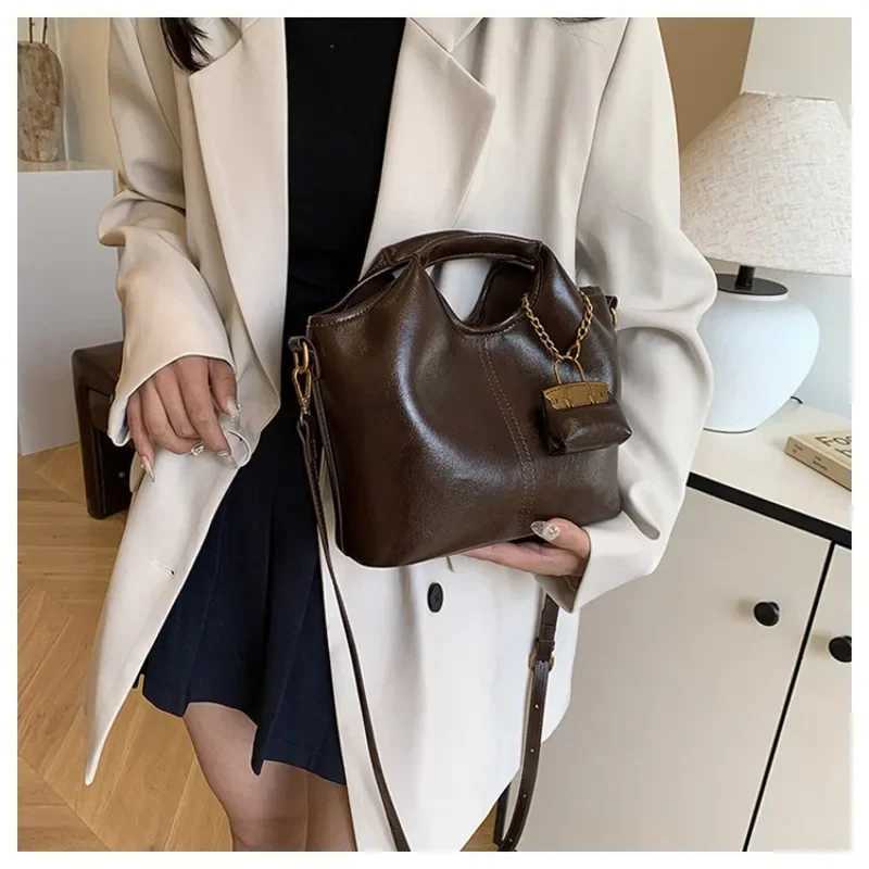 Crossbody Bags for Wen Trendy PU Leather Hobo Fi Travel Handbags with Adjustable Guitar Strap Shoder Bucket Bags Y251211