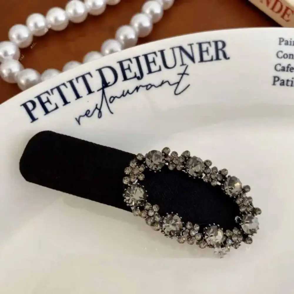 Hot Korea Diamond Hairpins Retro Black Wen Sn Hair Clip Elegant Side Clip Girls Luxury Crystal Barrettes Hair Accories Y251210