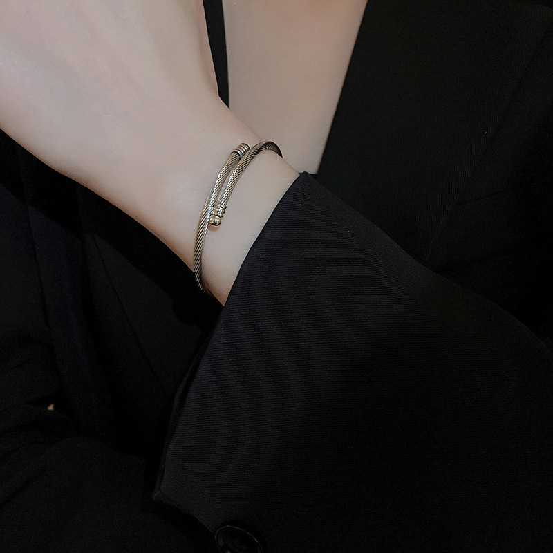 Metal Heavy Craft Braided Simple Retro High-end Feel Bracelet Personality Creative Fashion Light Luxury Jewelry for Women