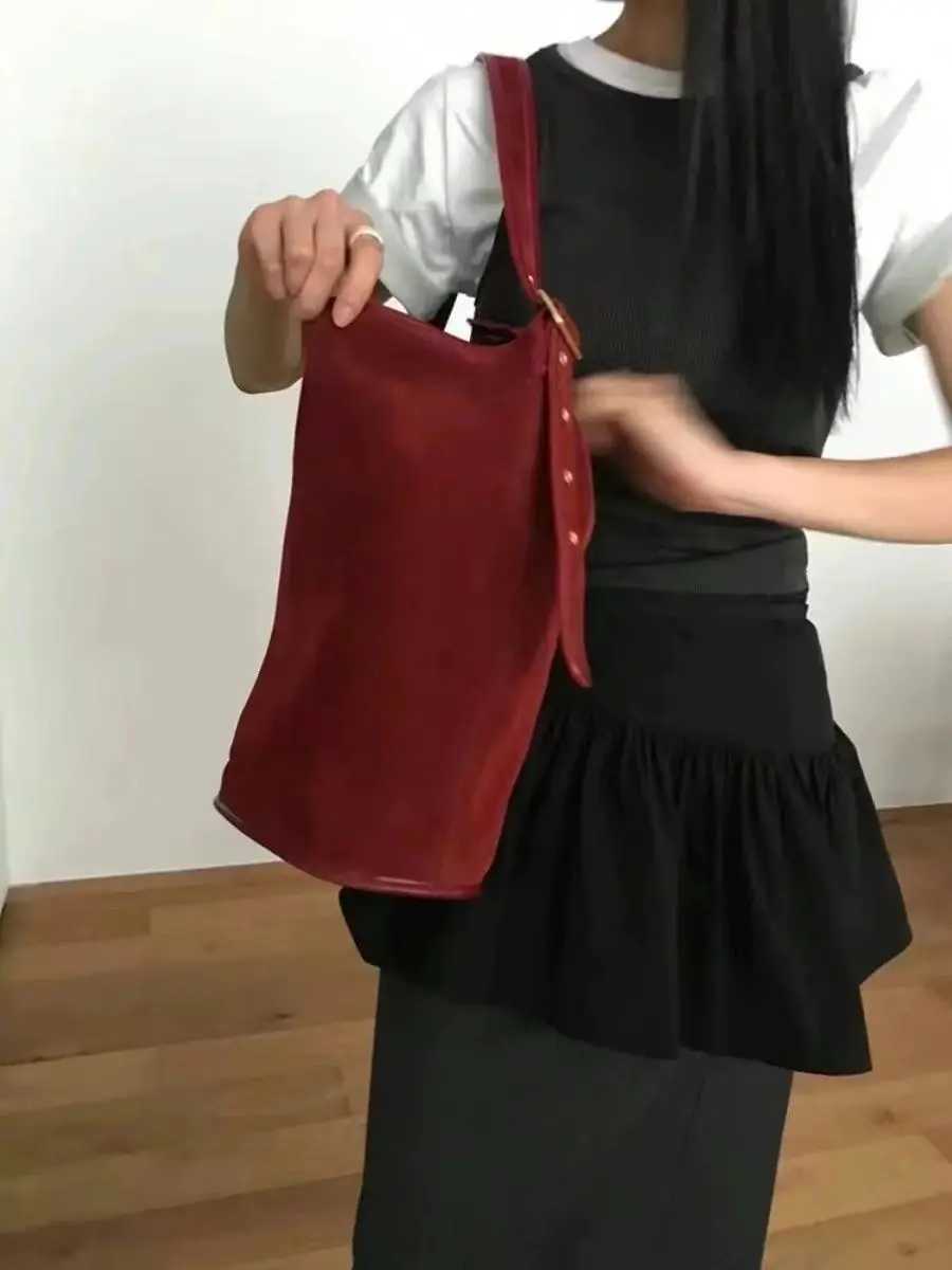 French Underarm Large Capacity Tote Bag Autumn Winter Fiable Suede Versatile Shoder Bucket Bags Y251211