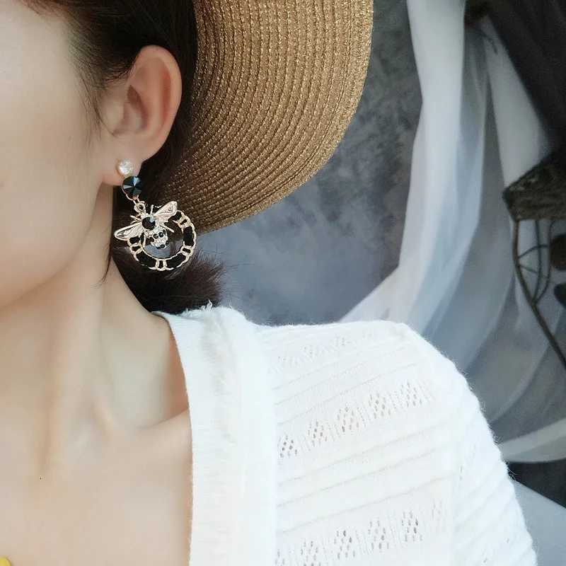 Luxury Brand Colof Crystal Cute Bee Earrings For Wen Geetric Statement Weave Long Drop Earrings Jewelry Y251210