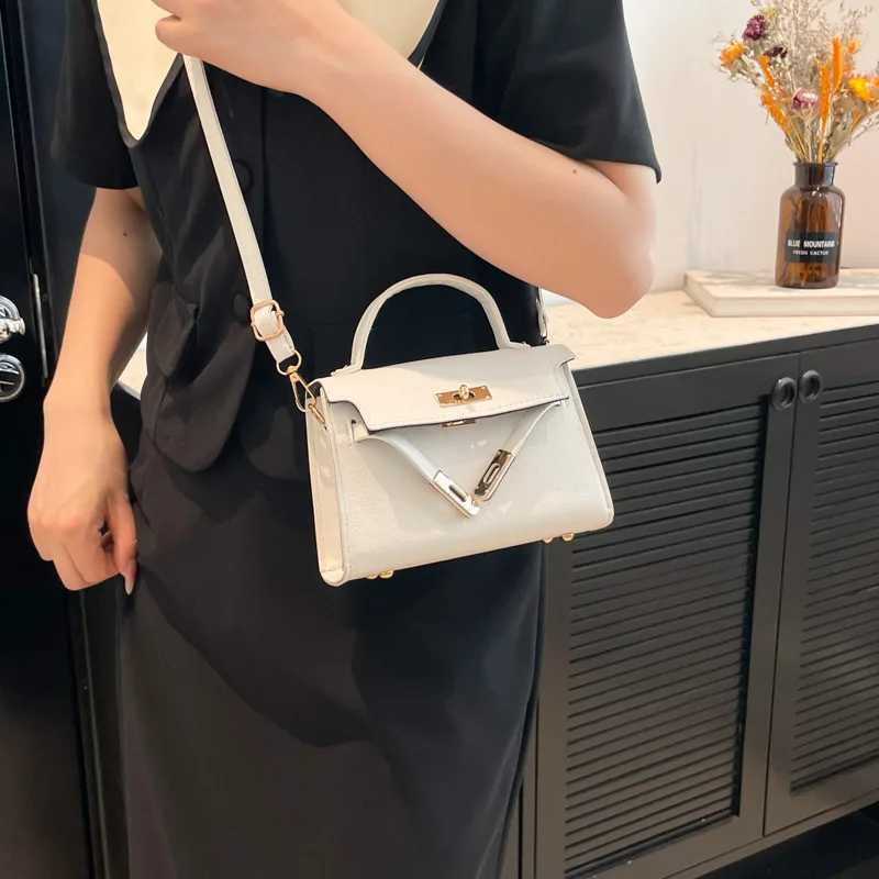 High end niche leisure mtifunctial handheld small square bag for wen single shoder crossbody bag trendy small square bag Y251211