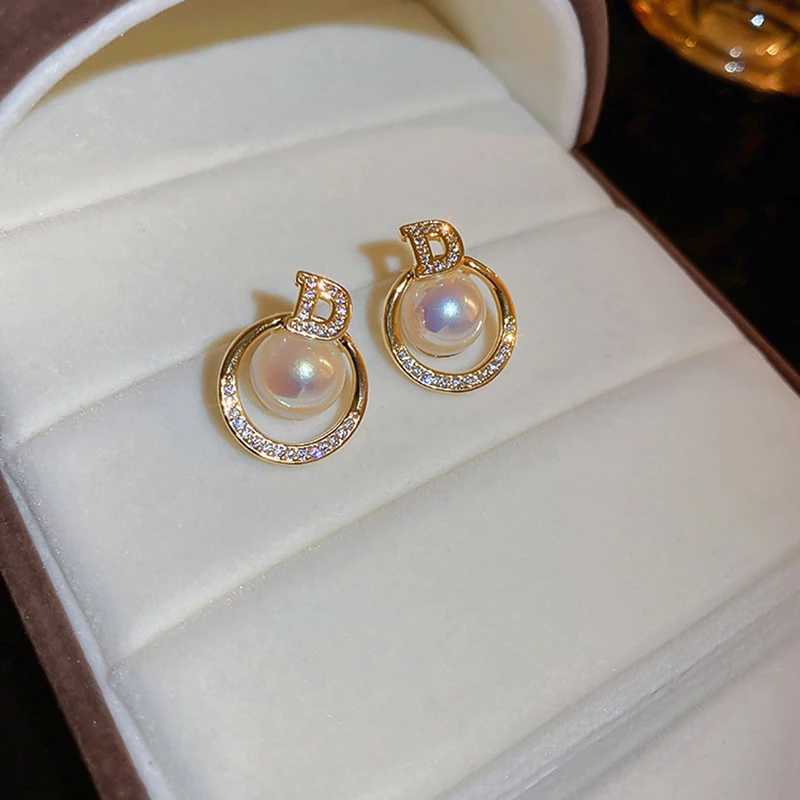 Luxury Zircon Pearl Drop Earrings For Wen Girl 2025 Elegant Personty Shiny D Letter Stud Earring Fashion Jewelry Y251210