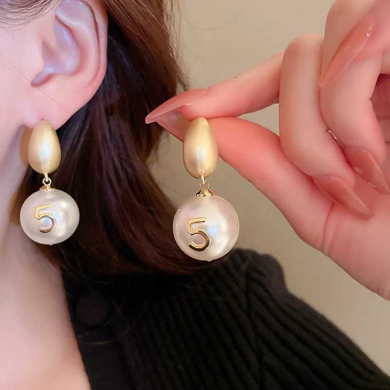 Luxury Pearl Earrings Number 5 High end 2025 New Tren Retro Earrings elegant wan drop earring pendant Y251210
