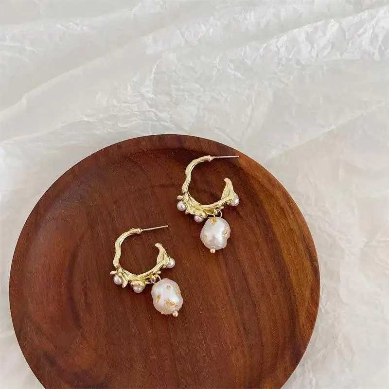 French Luxury Baroque Pearl Pendant Metal Irregar C-shed Earrings For Wen Party Fashion Jewelry M Gifts Y251210
