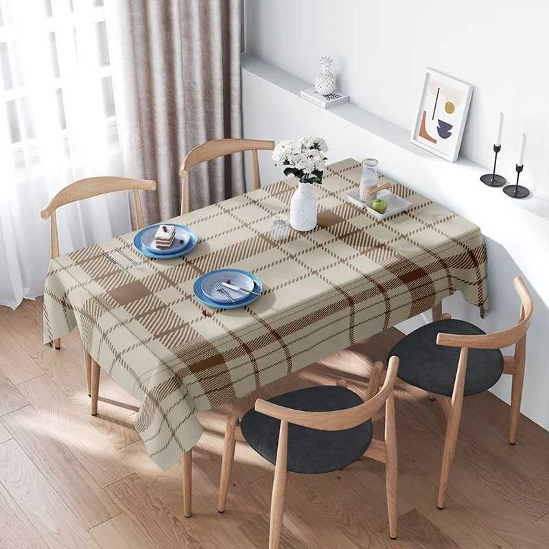 Modern checkered dining tablecloth set for home decor with elegant plaid design beige kitchen table cloth on H251211
