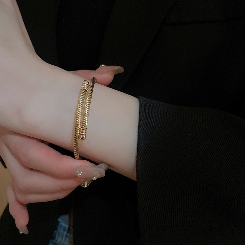 Metal Heavy Craft Braided Simple Retro High-end Feel Bracelet Personality Creative Fashion Light Luxury Jewelry for Women