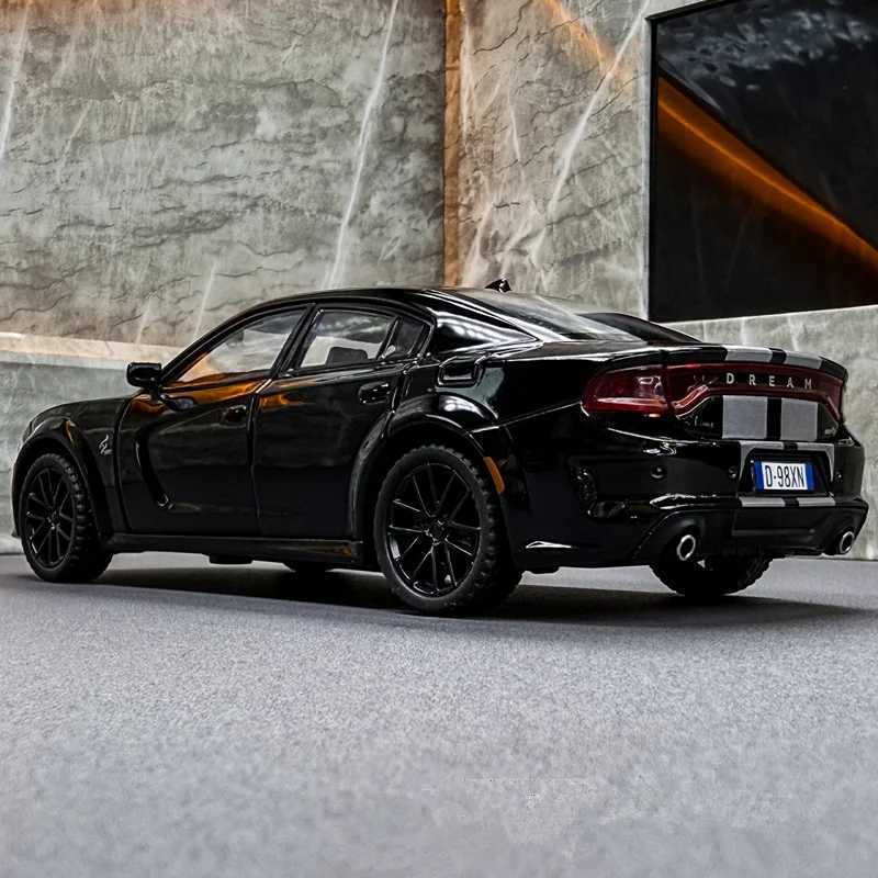 132 DODGE Charger SRT Hellcat Alloy Sports Car model Diecast Toy Muscle Vehicles Car Model Simulation Sound and Light Kids Gift Y251209