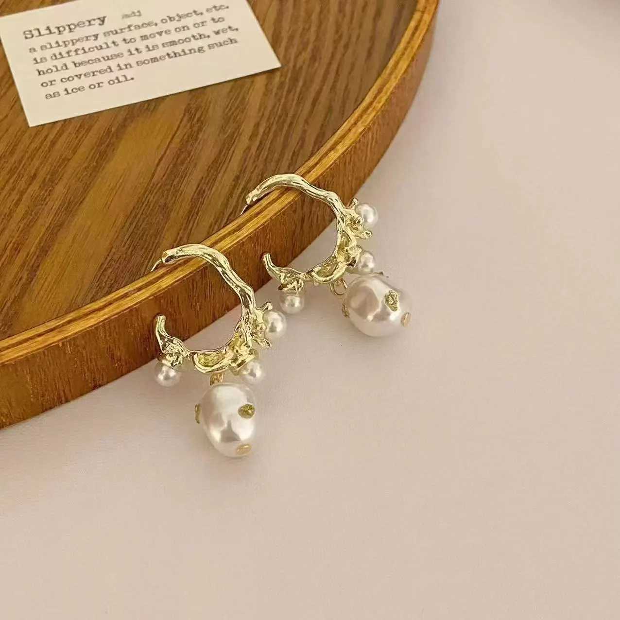 French Luxury Baroque Pearl Pendant Metal Irregar C-shed Earrings For Wen Party Fashion Jewelry M Gifts Y251210