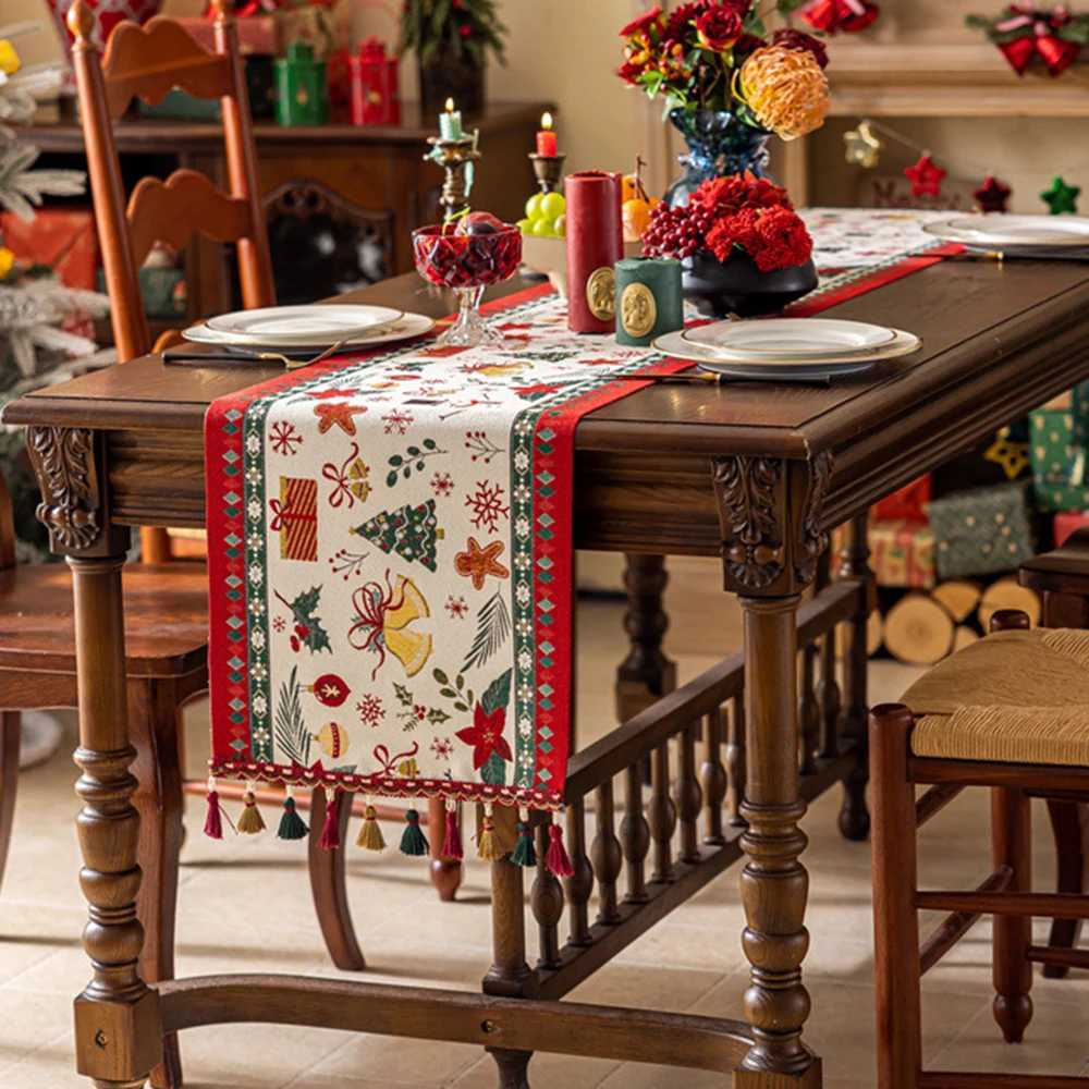 Dary Green Christmas Tree Table Runner Cloth Decor Home Yarn-Dyed Jacquard Christmas Tablecloth Hat Tassel Table Runners Covers H251211