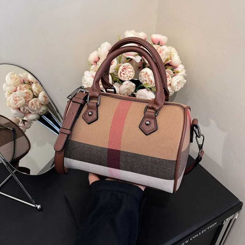 Elegant-luxe 2025 New Ladies Luxury Brand Leather Hand Bag Famous Designer Classic Popar Casual Y251211