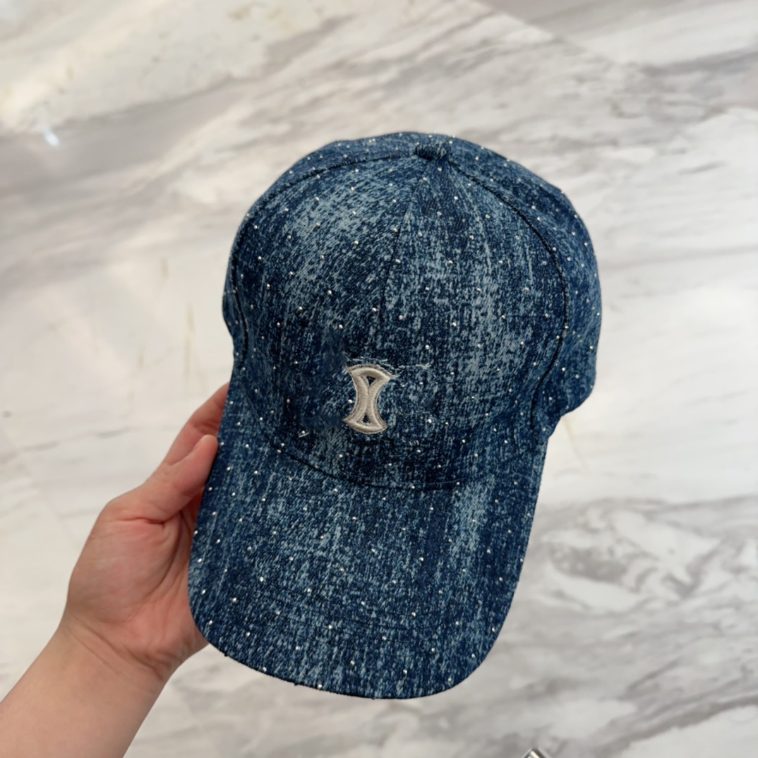 Baseball Cap Designer Couples Baseball Hat Embroidered Base ball Cap Breathable Summer Fashion Item Outdoor Tourism Sunshade