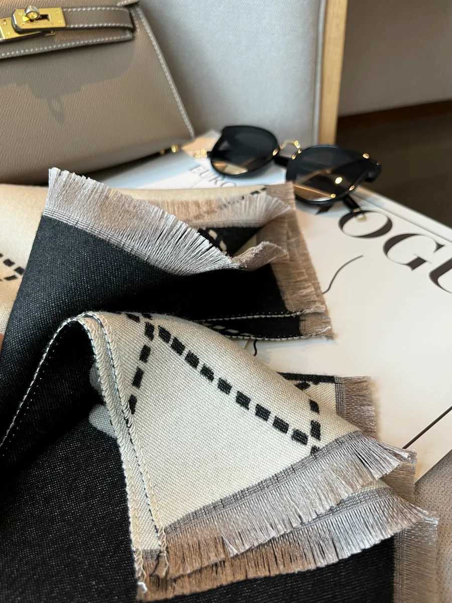 Elegant Women Double Colors Jacquard Acrylic Cashmere Scarf Shawl Spring Summer Leisure Office Wraps Winter Neckerchief Y251211