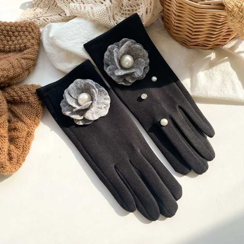 Womens Winter Outdoor Driving Warm Gloves Korean Wool Pearl Rhinestone Full Finger Plus Velvet Touch Screen Cashmere Gloves Y251211