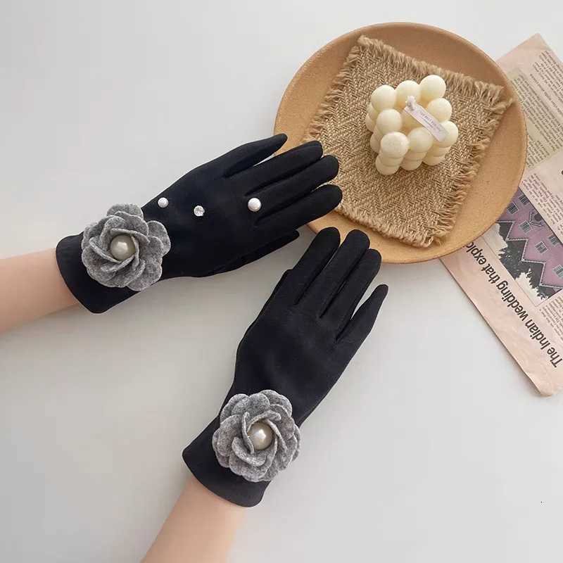 Womens Winter Outdoor Driving Warm Gloves Korean Wool Pearl Rhinestone Full Finger Plus Velvet Touch Screen Cashmere Gloves Y251211