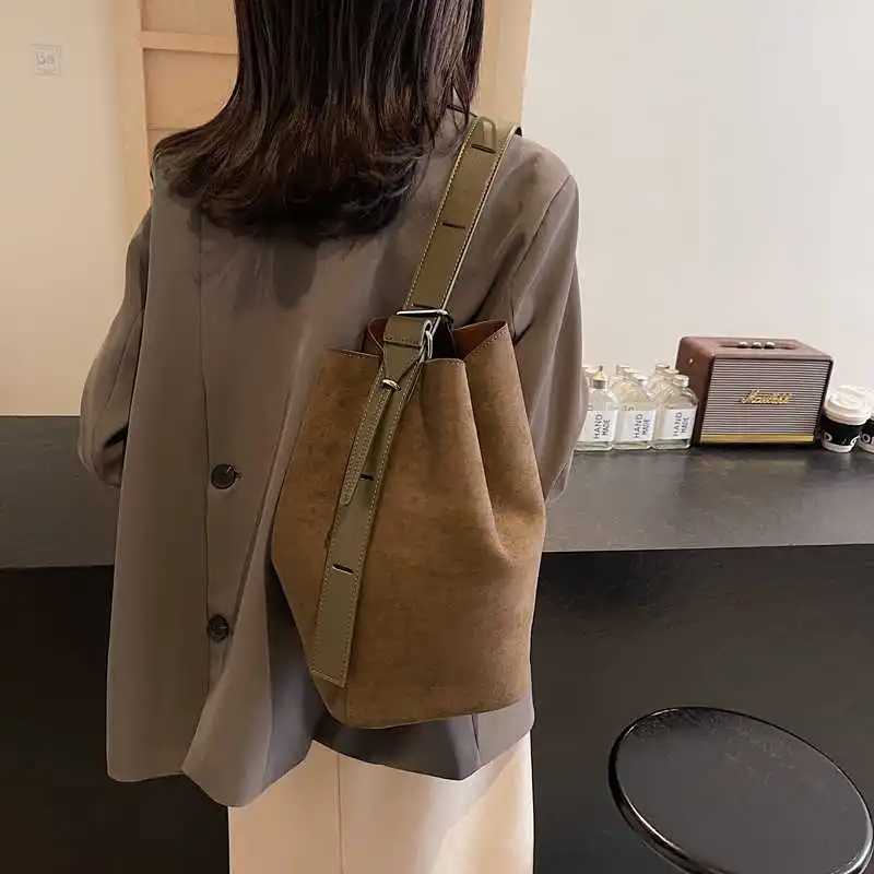 Vintage Red Suede Bucket Bags For Wen New Fi Niche Large Capacity e Shoder Crossbody Bag Noble Elegant Underarm Bags Y251211