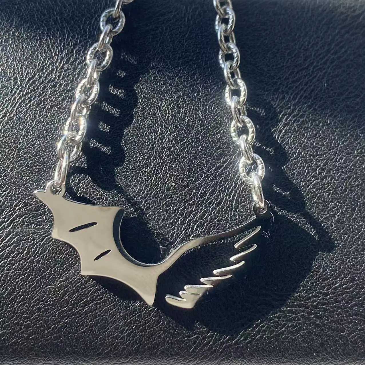 High-quality Stainless Steel Angel and Devil Wings Pendant Necklace Personalized Design Hip-Hop Mens and Womens Gift Necklace M251211