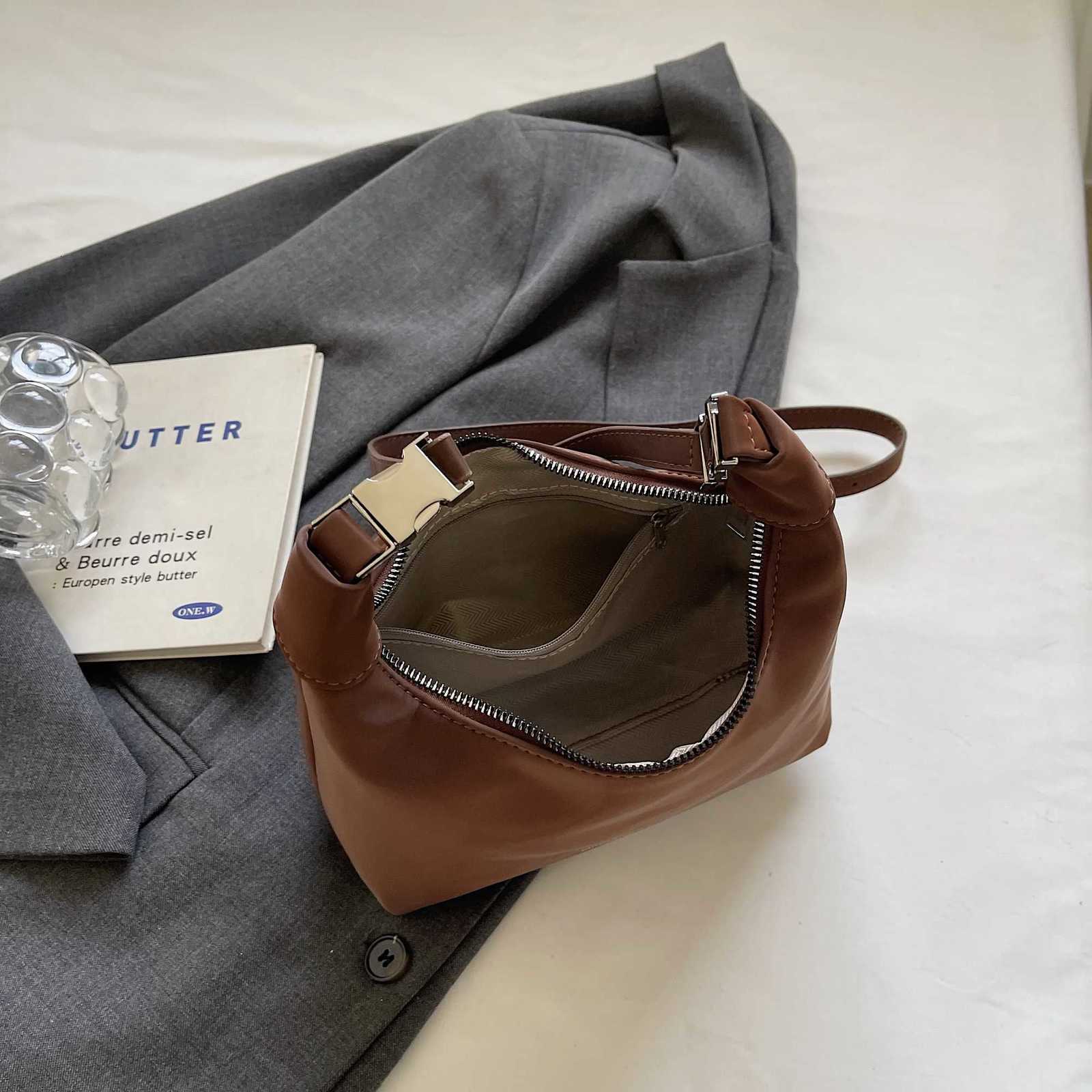 PU handbag fi simple niche design letter adjustable shoder strap shoder bag Y251211