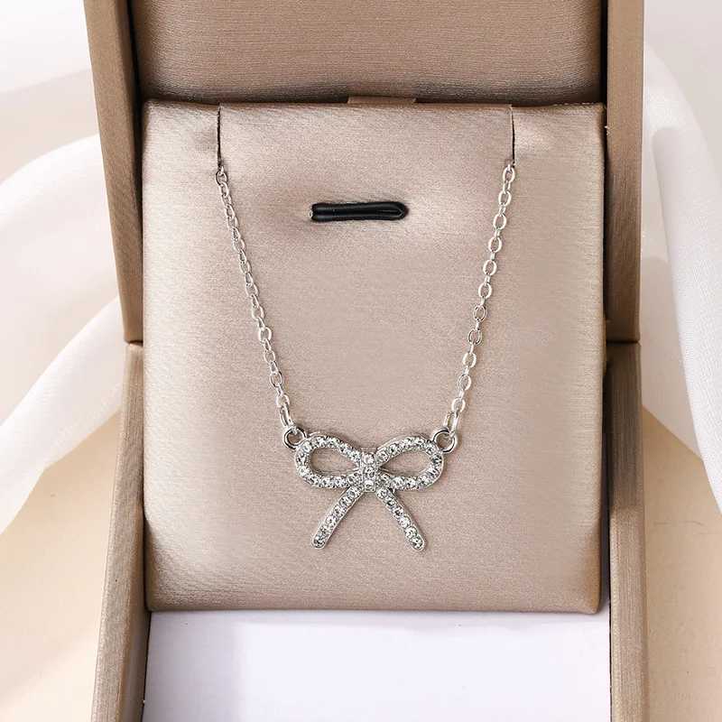 Fashion Rhinestone Bow Pendant Necklace For Women Exquisite Zircon Bowknot Choker Necklaces Office Party Jewelry Lady Gifts M251211