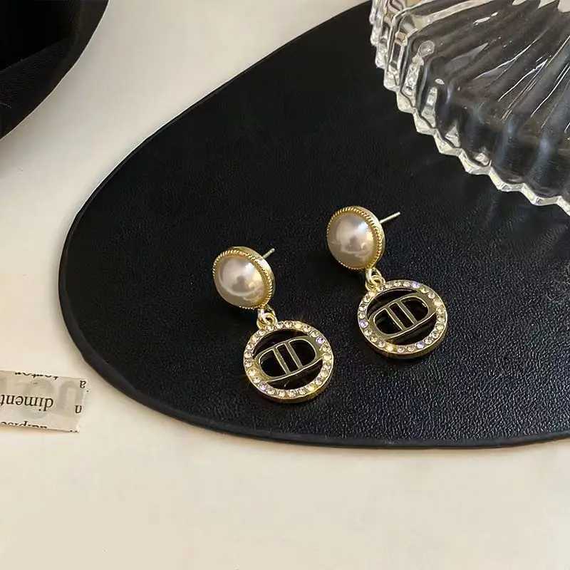 Fashion Stud Earrings Korean Style New Pearl Earrings for Wen Simple Elegant Versatile Ear Jewelry Y251210