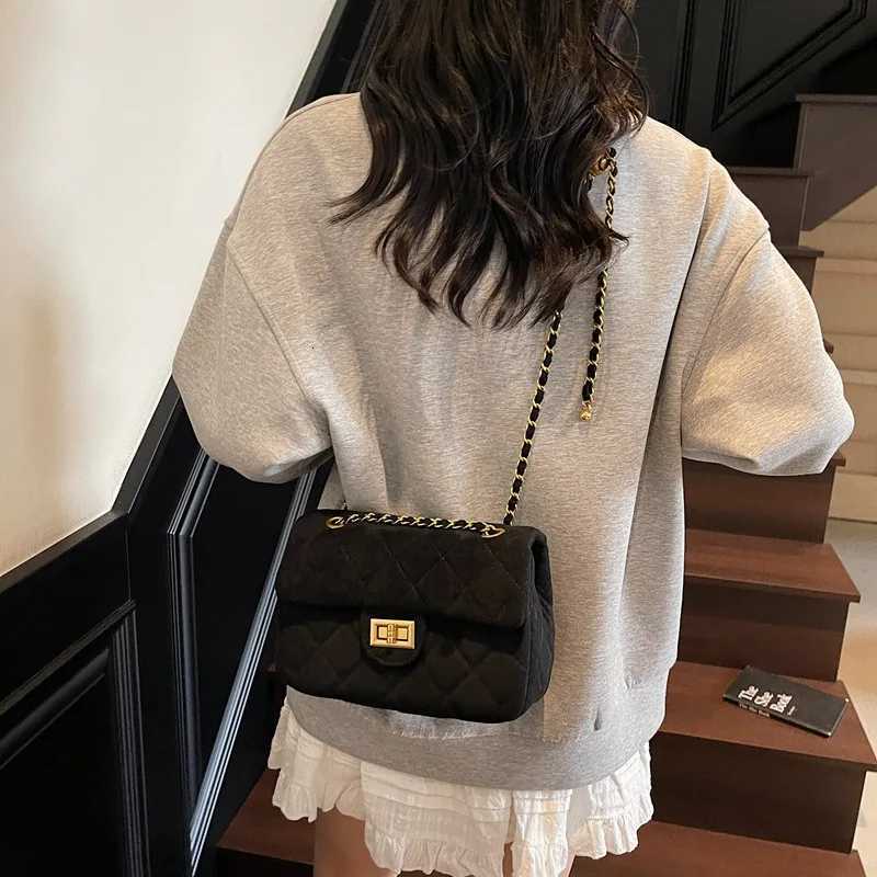 2025 Diamd Chain Crossbody Bag Stylish Shoder Purse Trendy Flip Top Cluh Wens Fi Accessory Casual Shoder Bag Y251211