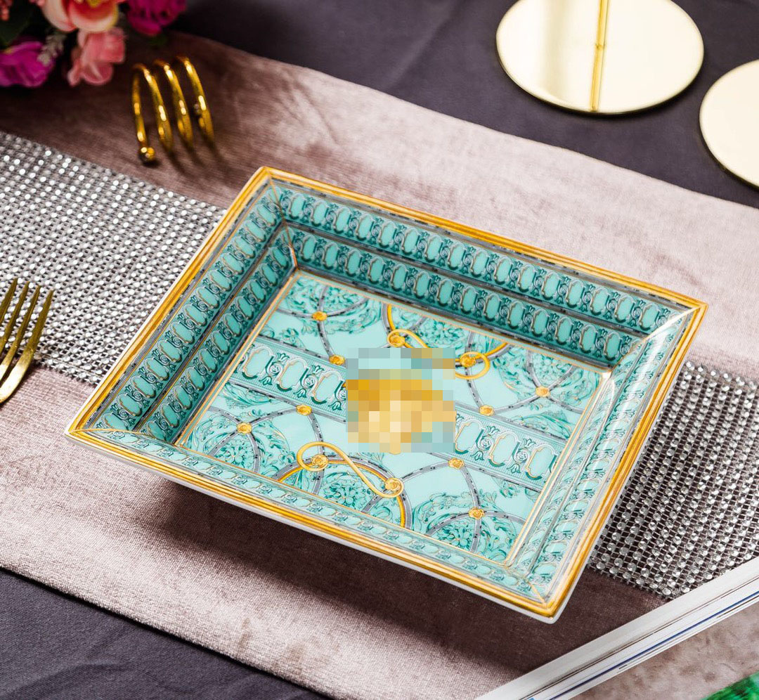 Exquisite Bone China Jewelry Dish, Sophisticated Design, Ideal for Displaying Jewelry, High-Quality Craftsmanship, Perfect for Gifts