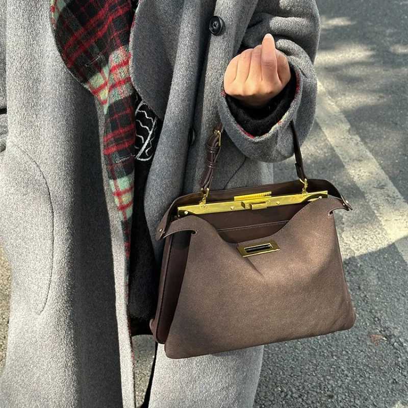 Wens Handbag Made Of Quality Leather Featuring Elegant Paris La Cmuter Refi Look Y251211