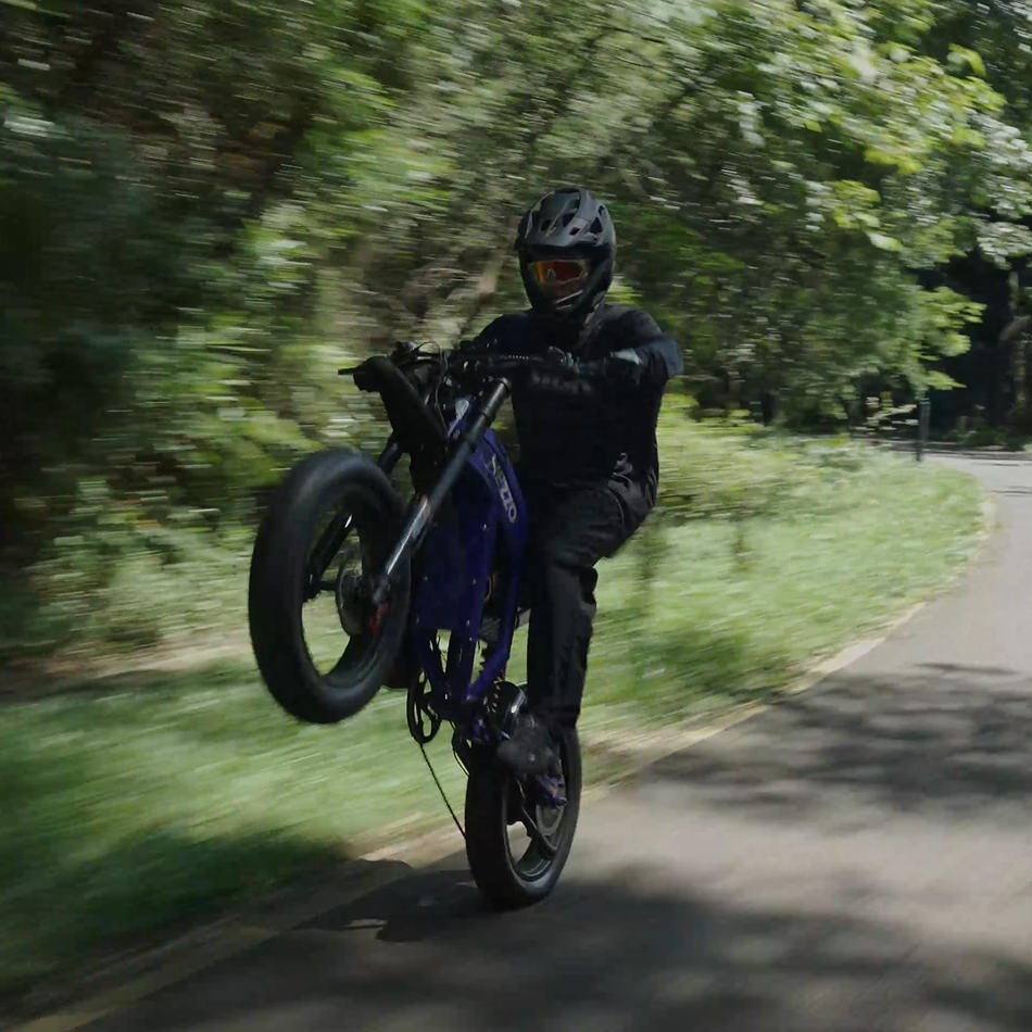 Dirt Bike Style HEZZO D5 3000W Hybrid Vehicle 43Mph Equipped w/Lithium Batteries (60V 30Ah), Dual Oil Brakes, Up to 75 Miles of Ride