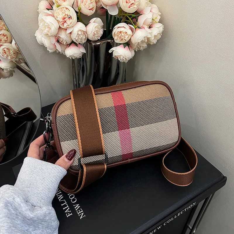 2025 Fresh Foreigner-Style Tote - Wens Plaid Design Large-Capacity Cute Portable Fiable Hand-Carry Popar Wens Bag Y251211