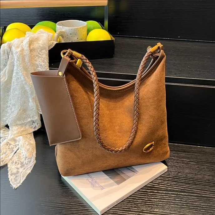 New Trendy Armpit Bag Large - Capacity Handbag Fiable Versatile Matte Handheld Bag Y251211