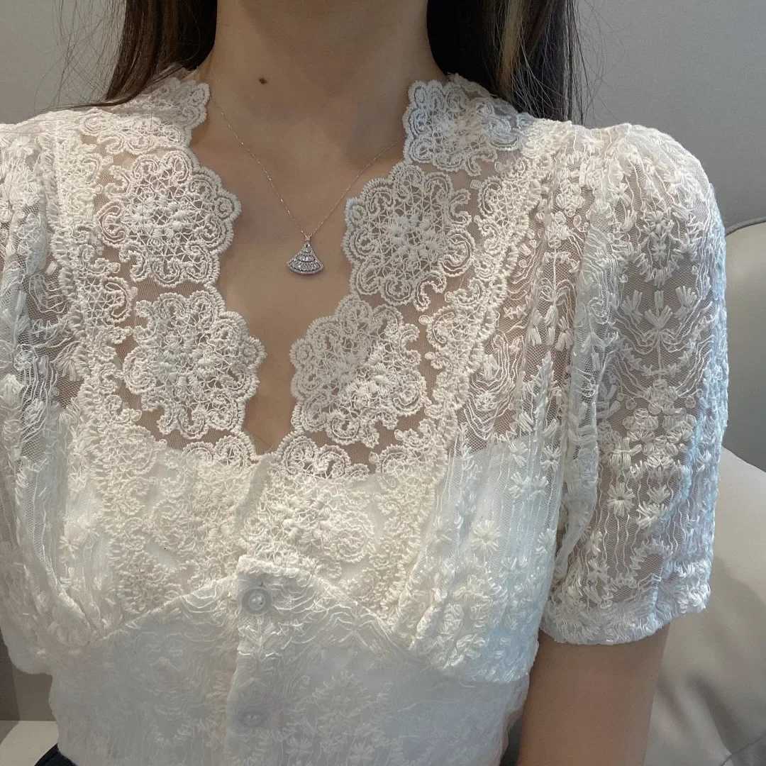 New Delicate Fan Shaped Pendant Necklace Women Silver Color Clavicle Chain Sparkling Crystal Cubic Zirconia Statement Jewelry M251211