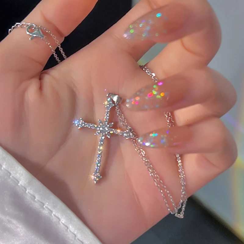 Crystal Cross Pendant Necklace for Women Girls Shiny Sweet Chain Punk Party Fashion Pendant Fashion Jewelry Accessories M251211