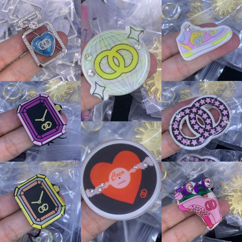 Acrylic Brooches Men Women Girls Cartoon Styles Pins Designer Letter Brooch Crystal Jewelry Brooch Pin Marry Christmas Party Love Gift Accessories Brooch