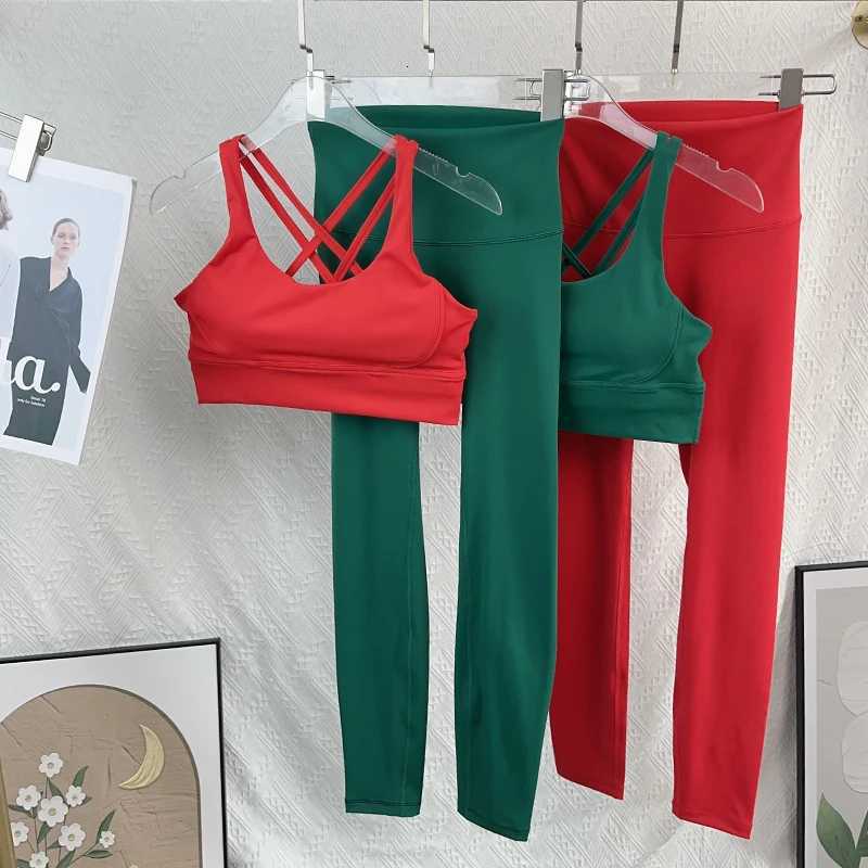Christmas style 2-piece yoga suit Solid color gym fitness set cross back yoga top Peach butt yoga pants Pilates running suitT251211