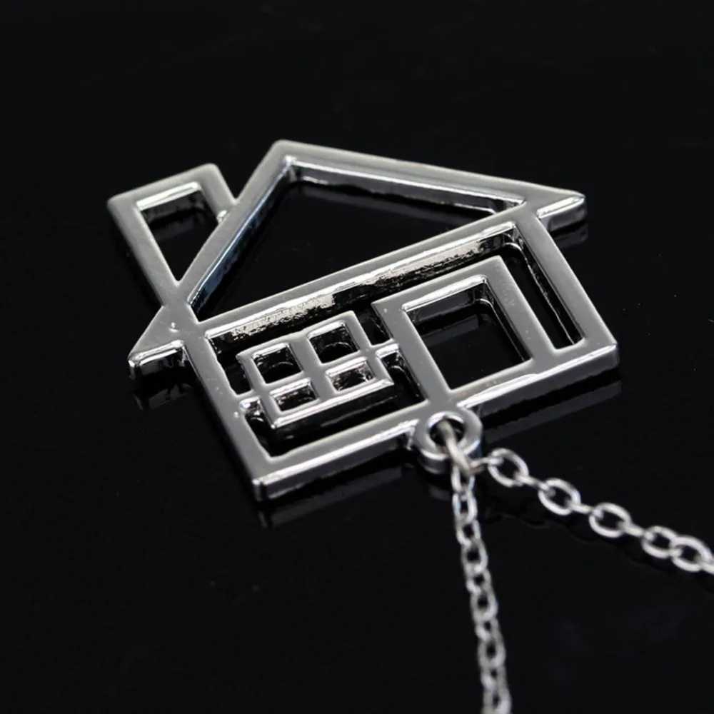 New Creative Fashion Neighborhood Rock Music Pendant Hollow Out House Pendant Necklace Street Niche Party Gift Accessories M251211