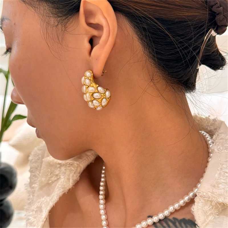 New hollow water drop imitation pearl earrings Fashionable and simple golden ladies banquet exquisite gift Y251210