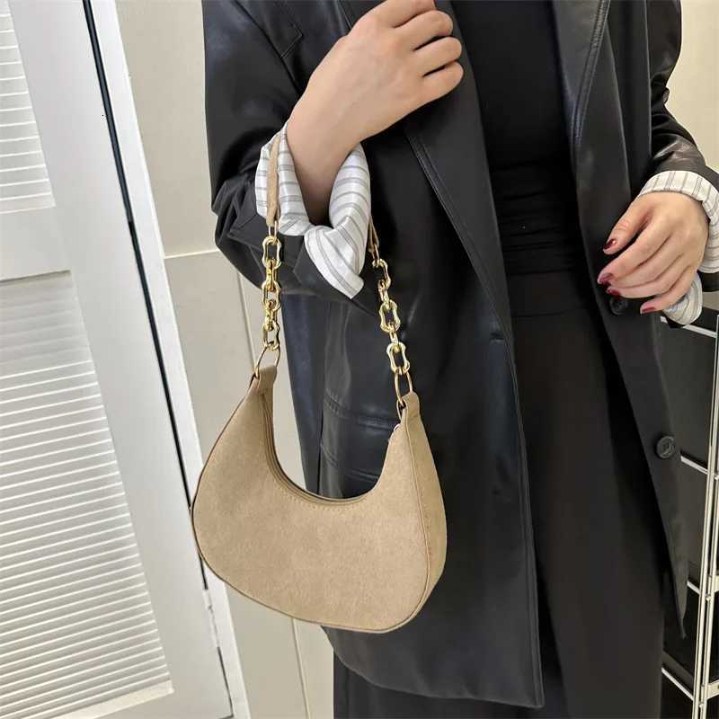 Suede Hobo Bag with Gold Chain Strap Wens Crescent Shoder Bag Fiable Daily Handbag Y251211