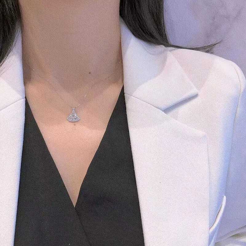 Huitan Fashion Luxury Womens Necklace with Sparkling Cubic Zirconia Fan Shaped Necklace Modern Design Female Jewelry Drop Ship M251211