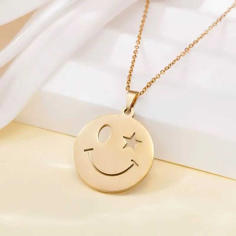 TOHM Stainless Steel Smiling Face Pendant Necklace For Man Women Vintage Waterproof Chain Fashion Jewelry Necklaces For Mom Gift M251211