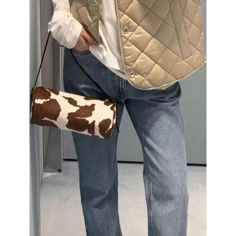 Niche Design Horizontal Barrel-Shaped Flap Cow-Print Real Leather / Fur Women Shoulder Crossbody Bag Small 251211