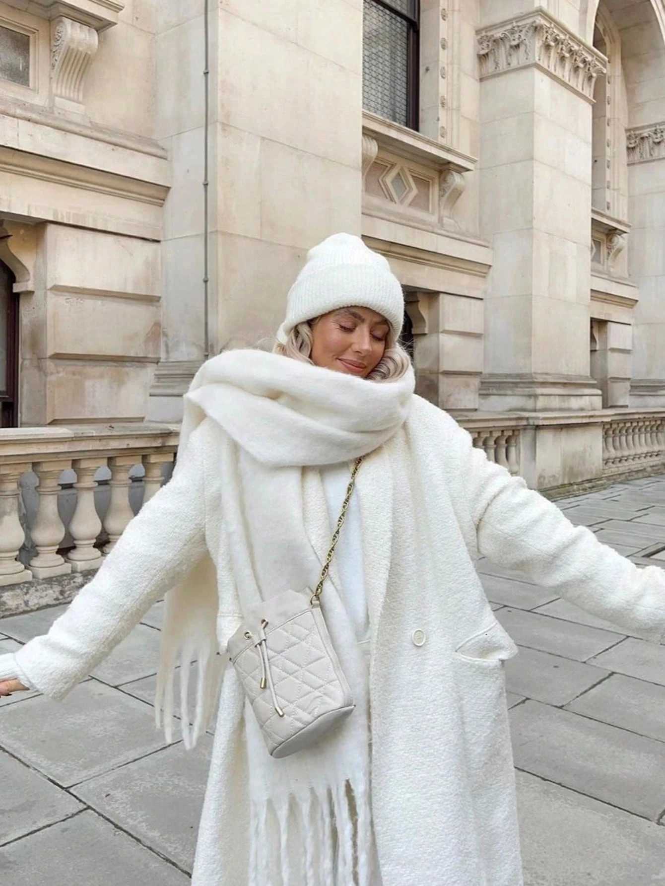 Winter Scarf Women Luxury Autumn Winter Cashmere Scarf Thickened Warm Shawl Classic Tassels Fluffy Scarf Solid Color Soft Shawl Y251211