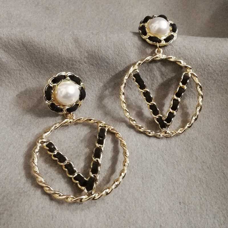 Korean Luxury Jewelry Big Letter Five V She Circle Pearl Earrings For Wen Wholes Y251210