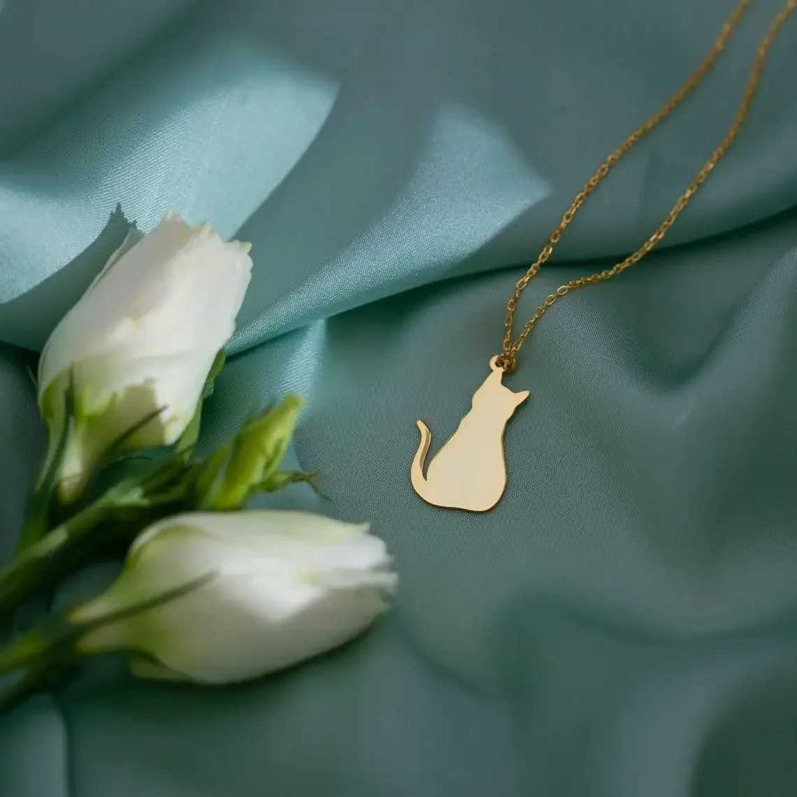 Stainless Steel Elegant Cat Pendant Necklace Hypoallergenic No Fade Simple Cute Kitten Charm for Women M251211