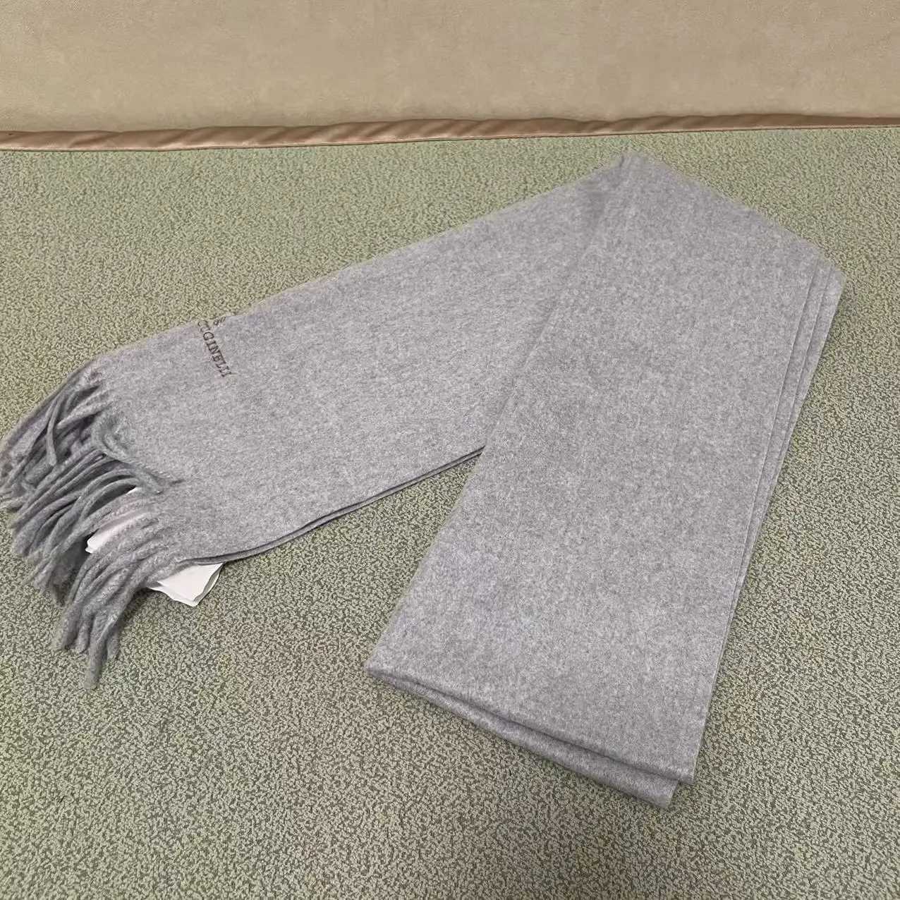 High quality embroidered cashmere scarf solid color label warm scarf face protection mens and womens neck scarf Y251211