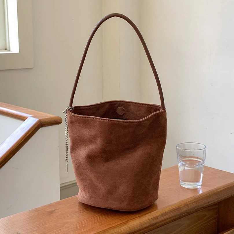 Vintage Tassel ladies bucket shoder bags small Matte PU Leather lady handbag winter new Faux suede fem totes bolsos Y251211