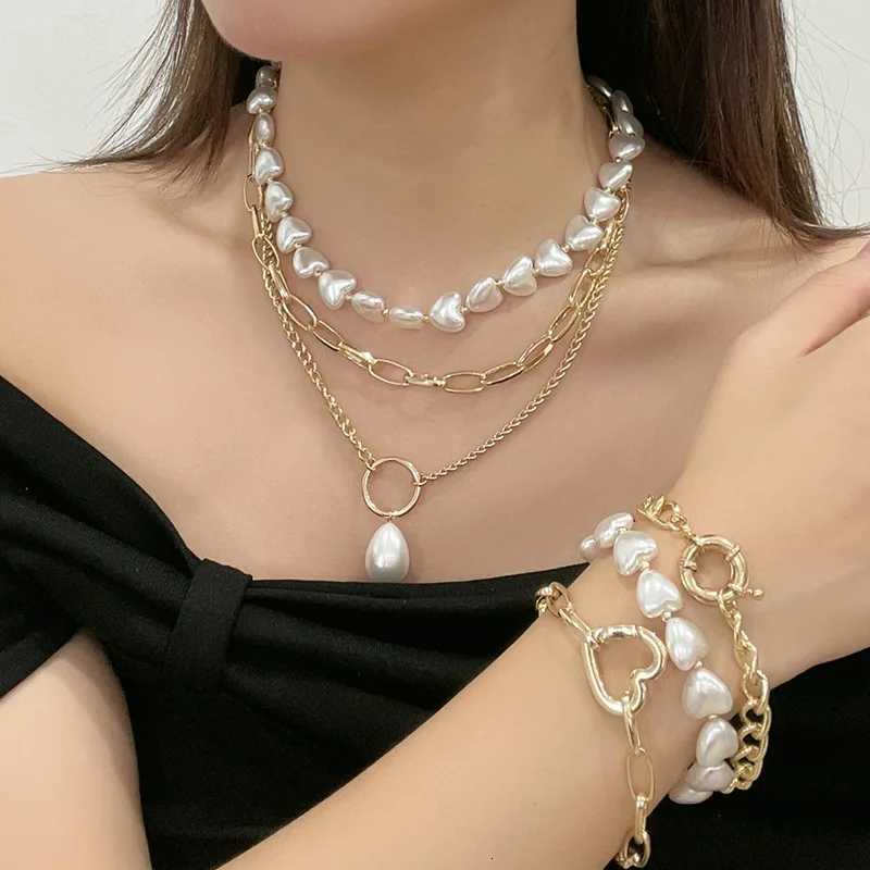 Original Design Multi-row Stacking Wearing Pearl Pendant Necklace Womens Ins Style Autumn and Winter Fashion Versatile Necklace M251211