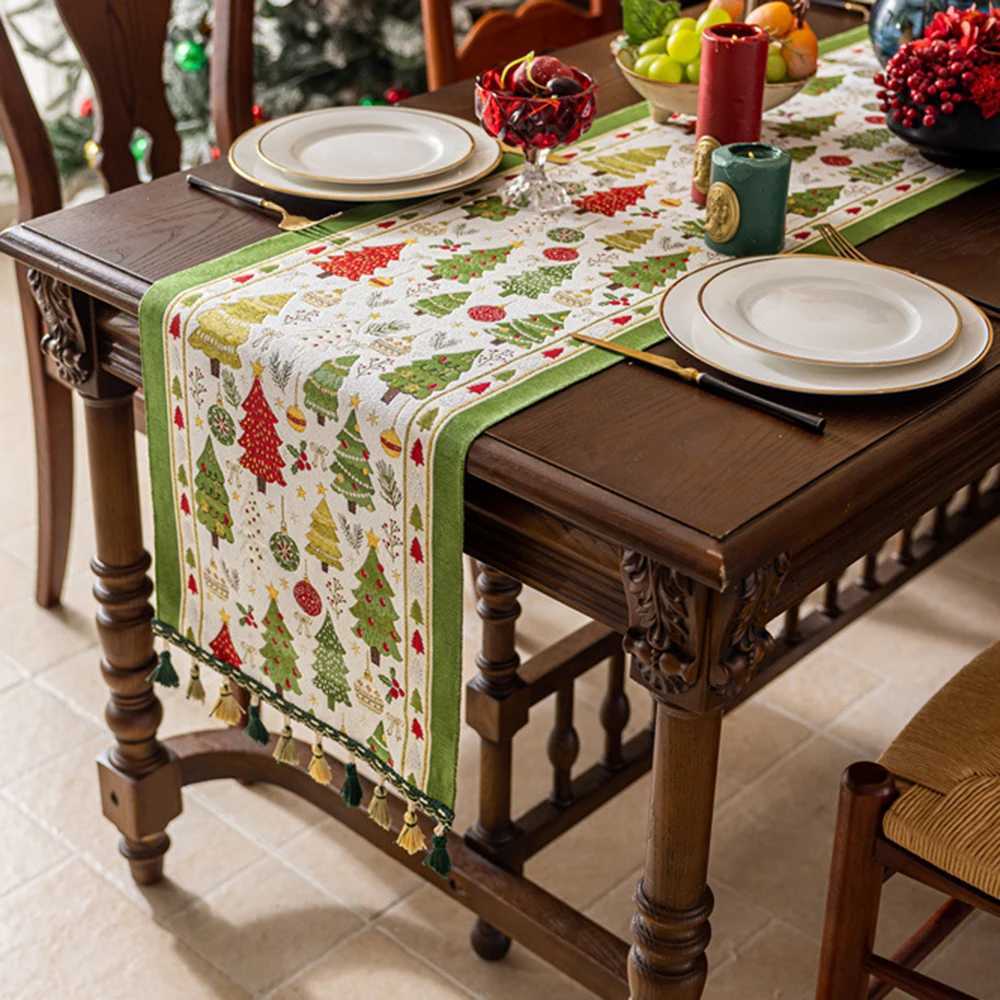 Dary Green Christmas Tree Table Runner Cloth Decor Home Yarn-Dyed Jacquard Christmas Tablecloth Hat Tassel Table Runners Covers H251211