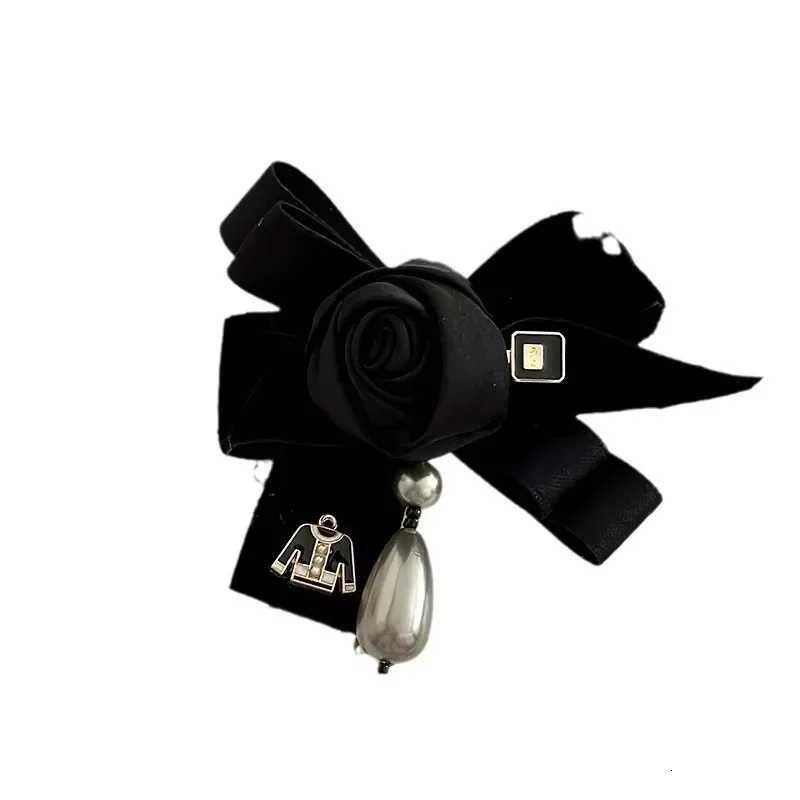 Korean lia Fabric Bow Tie Brooch Crystal Pearl Tassel Pin Shirt Collar Accory Elegant Fashion Jewelry Gift for Wen Y251210