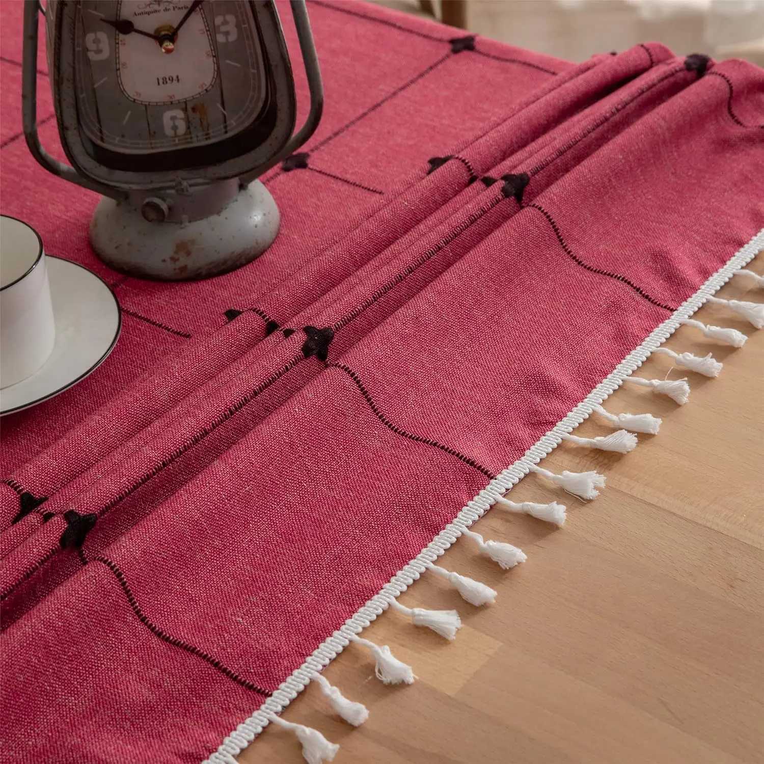 Cotton Linen Square Embroidery Tassel Tablecloth Dust-Proof Checkered Table Cover for Christmas Kitchen Dinning Tabletop Decor H251211