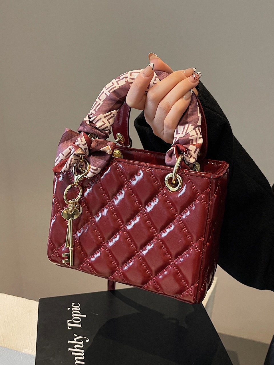 Free shipping designer bags for womens Shoulder bags red black white New fashionable and versatile crossbody bag